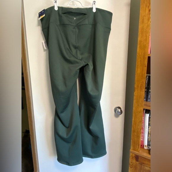 OLD Navy Olive Green High-Waisted UltraCoze Fleece-Lined Flare Leggings, 3X - Picture 4 of 14